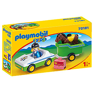 Automašīna ar zirgu piekabi