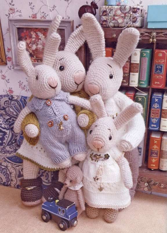 Adītā laime Kroliku ģimenē. Vairāk nekā amigurumi + unikāli tērpi visām dzīves situācijām