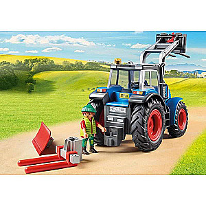 Liels lauku traktors