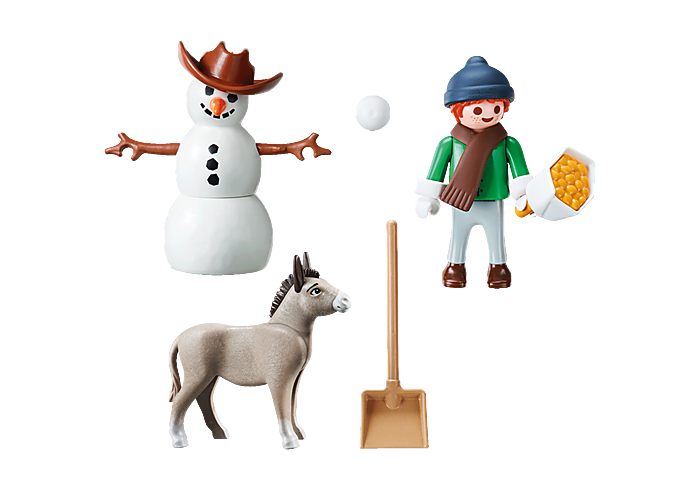 Снеговик в сеньорской шляпе и с морковкой