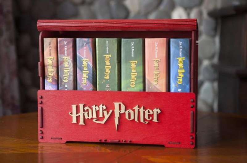 Комплект книг о Гарри Поттере в деревянном сундуке