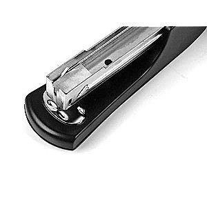 Staplers uz 20 lapām, melns