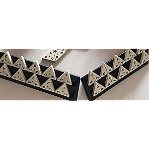 Spēle Trimino (trīsstūra domino)