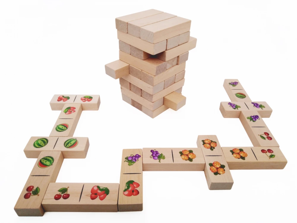 Galda spēle 2 vienā. Tornis un Domino Ogu maisījums