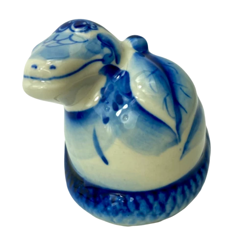 Porcelāna statuete - Kāpšanas čūska (9x5)