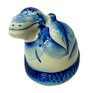 Porcelāna statuete - Kāpšanas čūska (9x5)