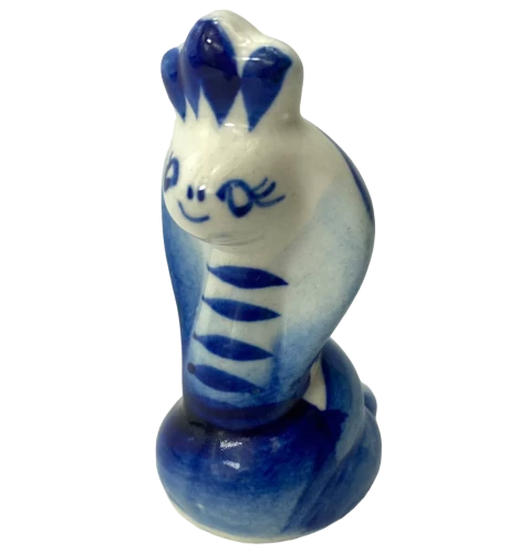 Porcelāna figūriņa - Čūska - kobra ar kroni (7x3,5)