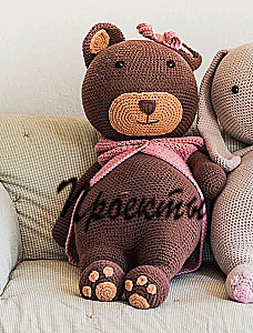Alpaka-apskāviens un citi milzīgie amigurumi. 14 adītu rotaļlietu XXL izmērā