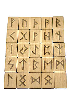 Nortumbrijas rūnas 25 gabali (koka rūnas no bēša koka kastītē)