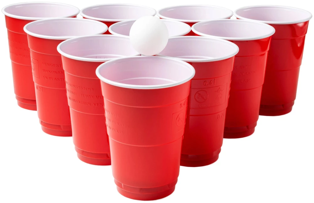 Galda spēle - Beer Pong. Karaliskais birpongs